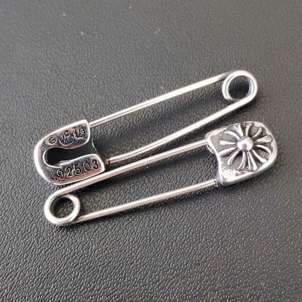 CHROME HEARTS safety pin earring